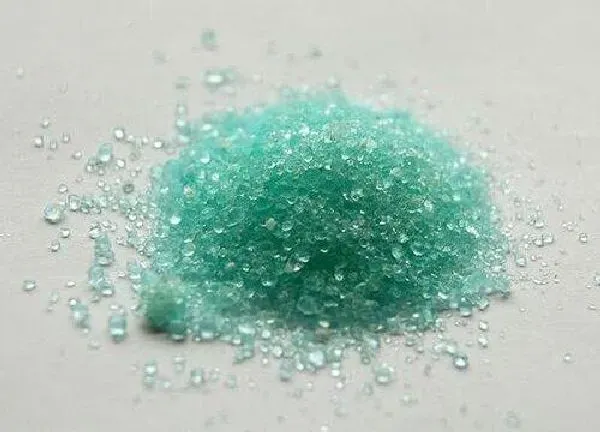 植物浇水|家庭养花怎样使用硫酸亚铁（硫酸亚铁浇花正确使用方法）
