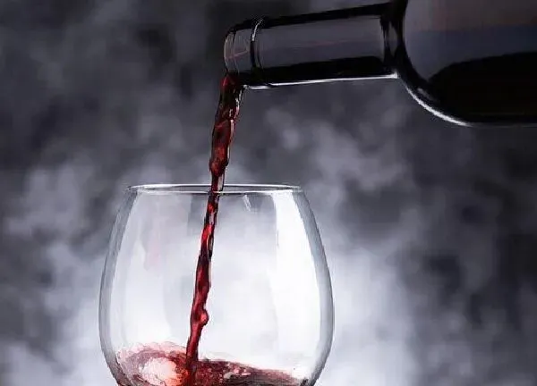 植物浇水|过期葡萄酒可以浇花吗