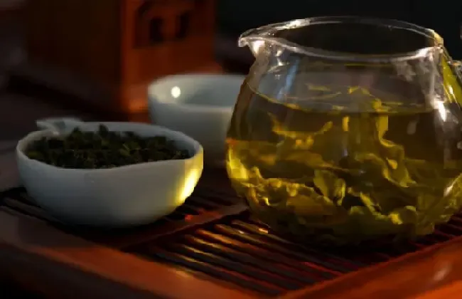 植物泡水|铁观音是红茶还是绿茶（乌龙铁观音价位及正确冲泡方法）