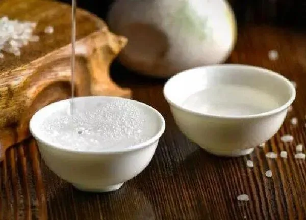 植物浇水|白酒浇花的正确方法 用白酒浇花有什么好处