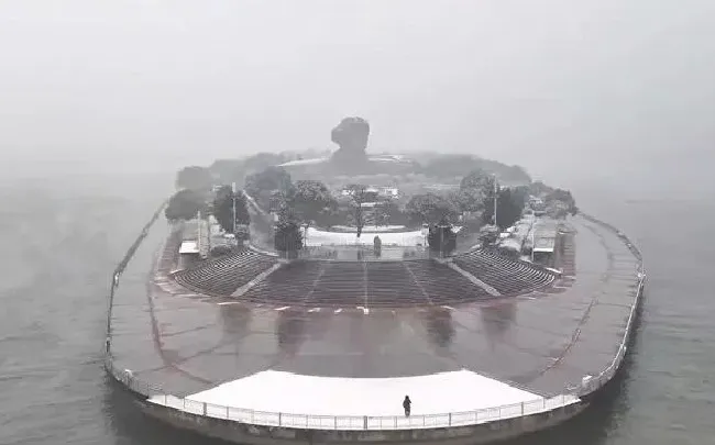 冬天植物|航拍长沙橘子洲头雪景全景图片（湖南省橘子洲风景区雪景照片）