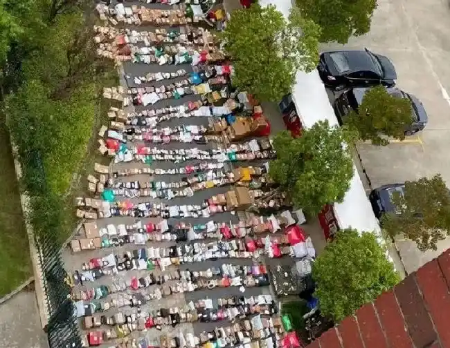 送花|上海一高校开学包裹把路堵死 拆开的包装咋办