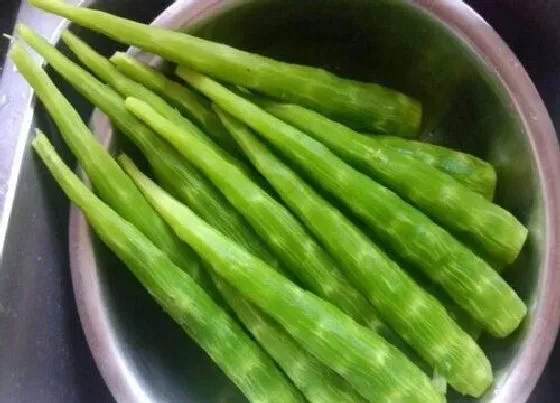 食用技巧|莴笋怎么削皮快又方便 削莴笋皮的小窍门